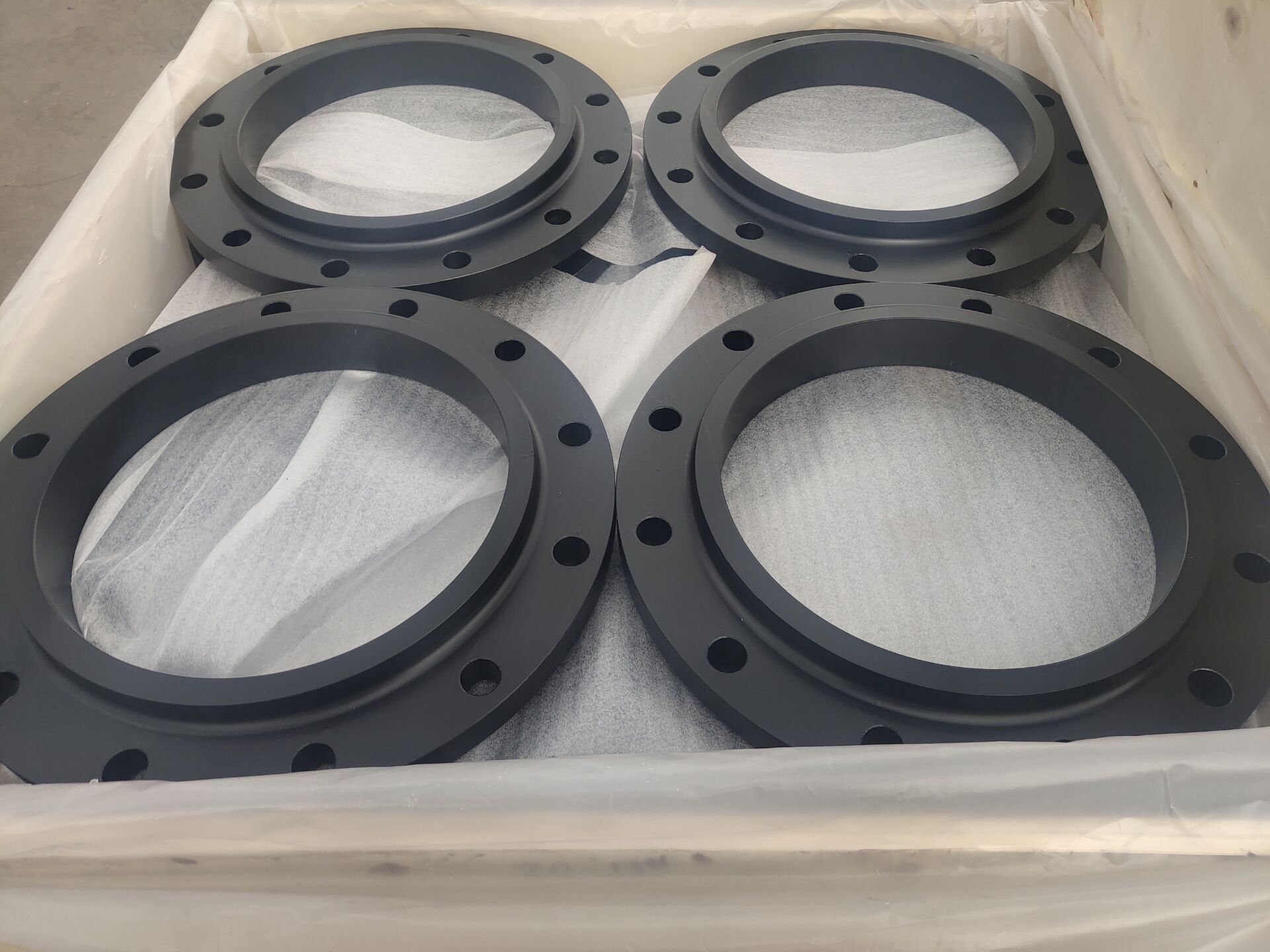 What is the difference between RF and FF flanges?